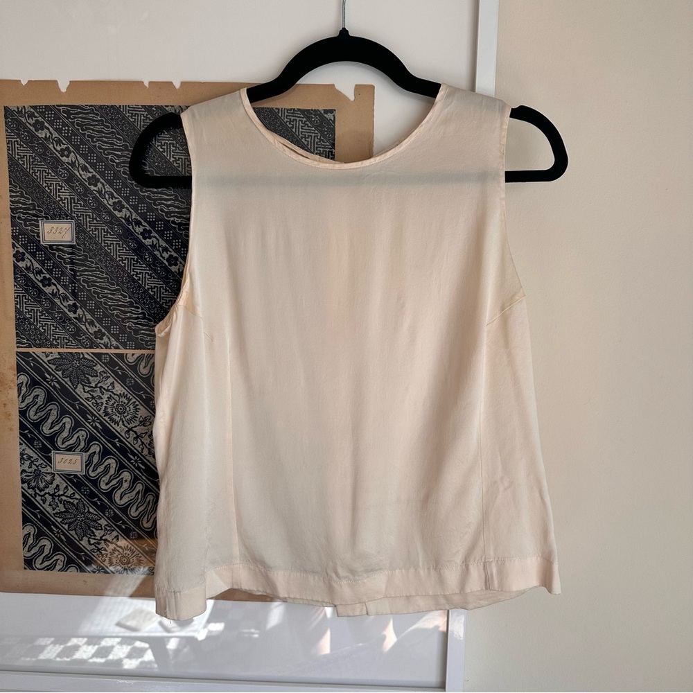 CHANEL Cream Silk Sleeveless Blouse